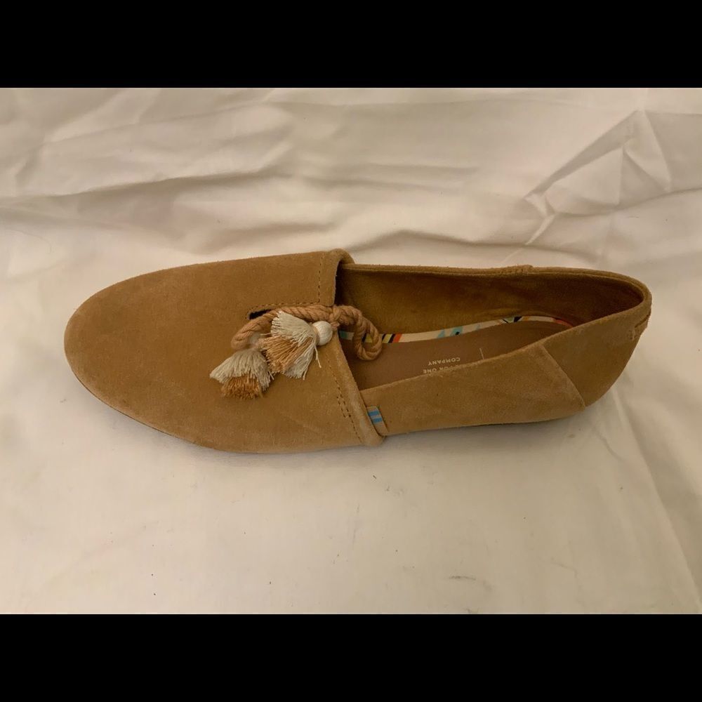TOMS KELLI TAN SUEDE MOCCASINS SLIP ON SHOES MULT SZ 8